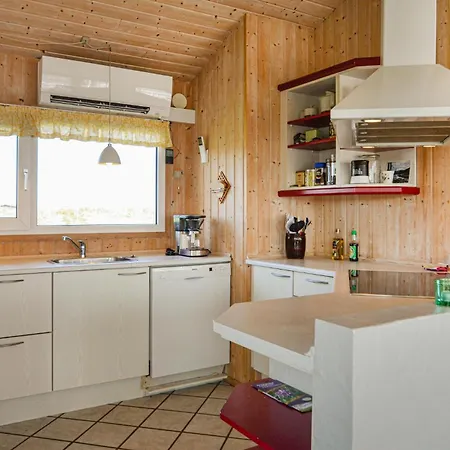Svenstibakkevej I بيت للعطل Frostrup